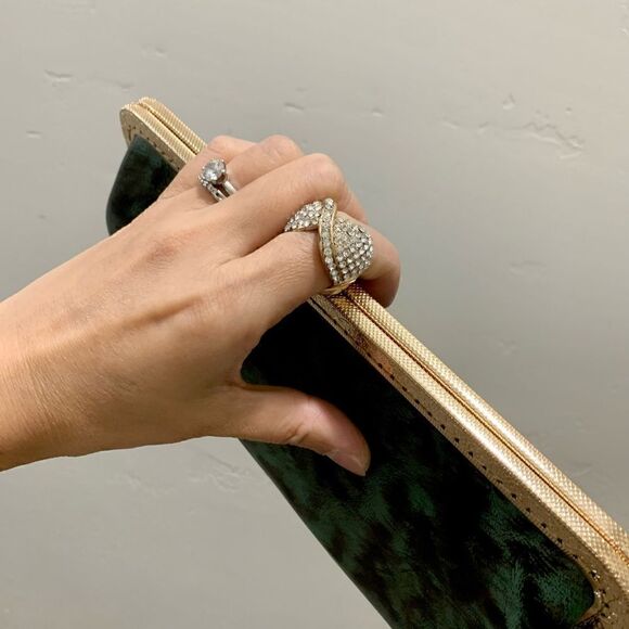 Handsewn Genuine Premium Leather Ring Shaped Push-lock Clutch/Crossbody - Picture 12 of 16